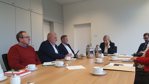 Diskussion und Verhandlung