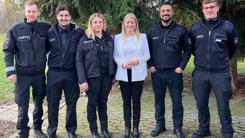 Die Anwärter aus der JVA Uelzen treffen Justizministerin Dr. Wahlmann