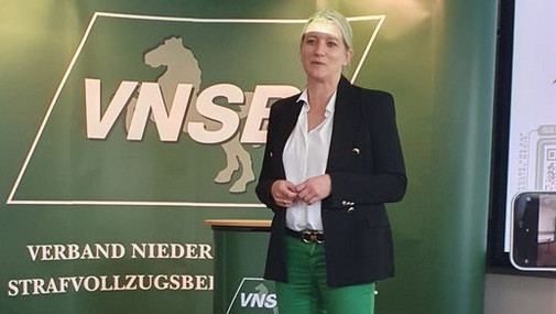 Justizministerin Dr. Wahlmann bei der HVS (farblich abgestimmt) Justizministerin Dr. Wahlmann bei der HVS (farblich abgestimmt)